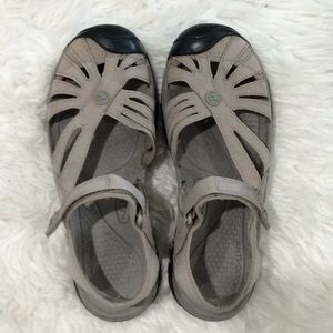 Keen Rose sandal in neutral gray-great price!